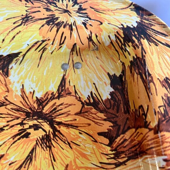 Vintage 1970s MCM Hippie Cottagecore Floral Metal TV Snack Tray with Folding Leg - Picture 4 of 10